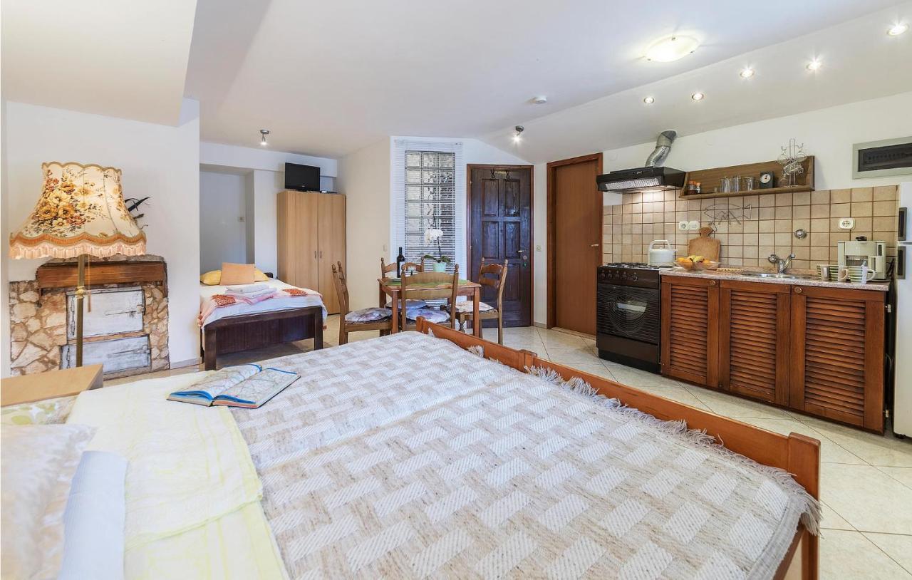 Awesome Studio In Pula With Wifi Extérieur photo