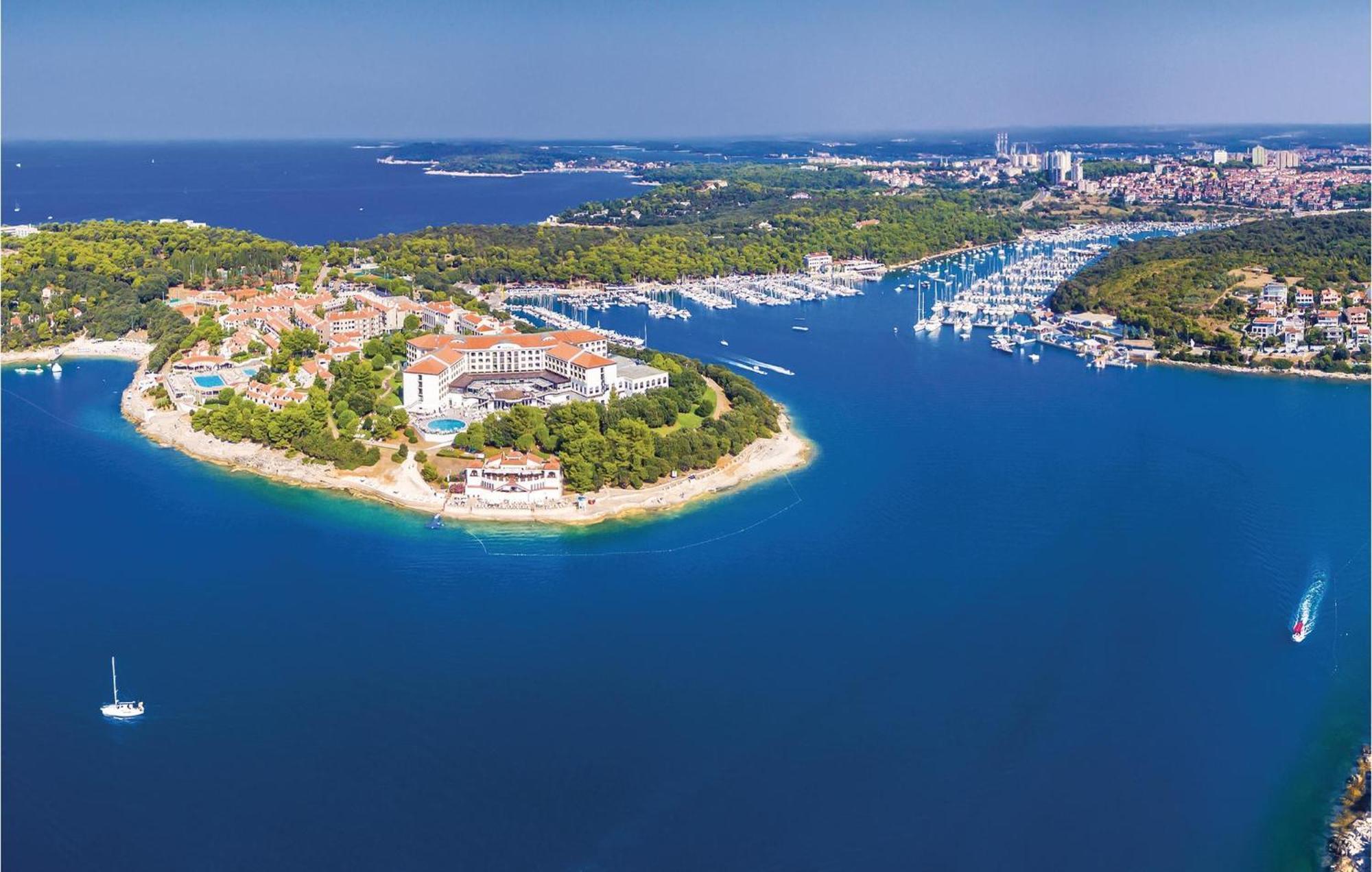 Awesome Studio In Pula With Wifi Extérieur photo